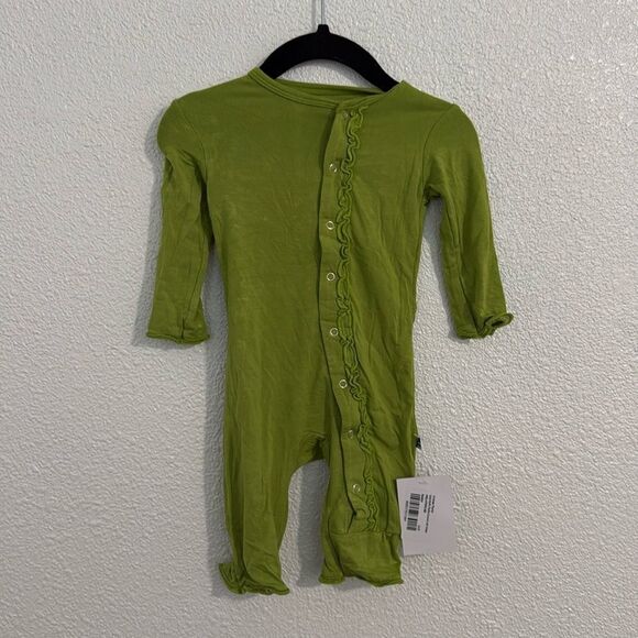 NWT- Kickee Pants- green bamboo snap coveralls with ruffle- Size 0-3 months - Picture 1 of 8